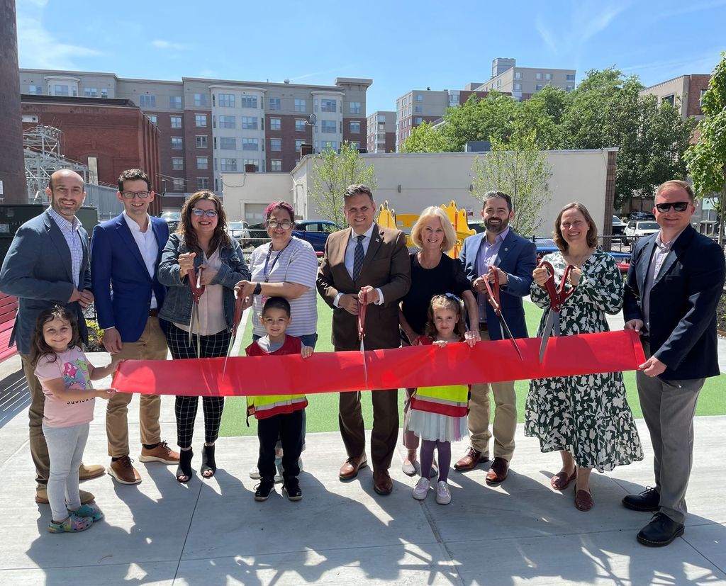 Mayor Christenson celebrated the grand reopening of the newly expanded FitzGerald Park! 🦕✨ The upgraded park now features a dinosaur-themed play structure, interactive panels, fresh landscaping, and more—making it an even brighter gem in our downtown.
buff.ly/pcwa3IW