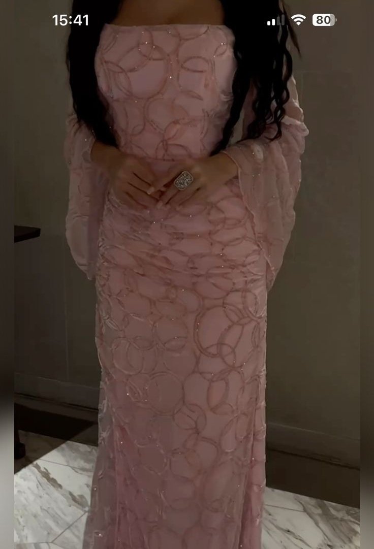 أجمل فساتيين من أناس  رهيييبه وأنييقة مرره حبييتهااا فخامه ❤️‍🔥❤️‍🔥👇🏻

كود خصم اناس ✔️ MM1396