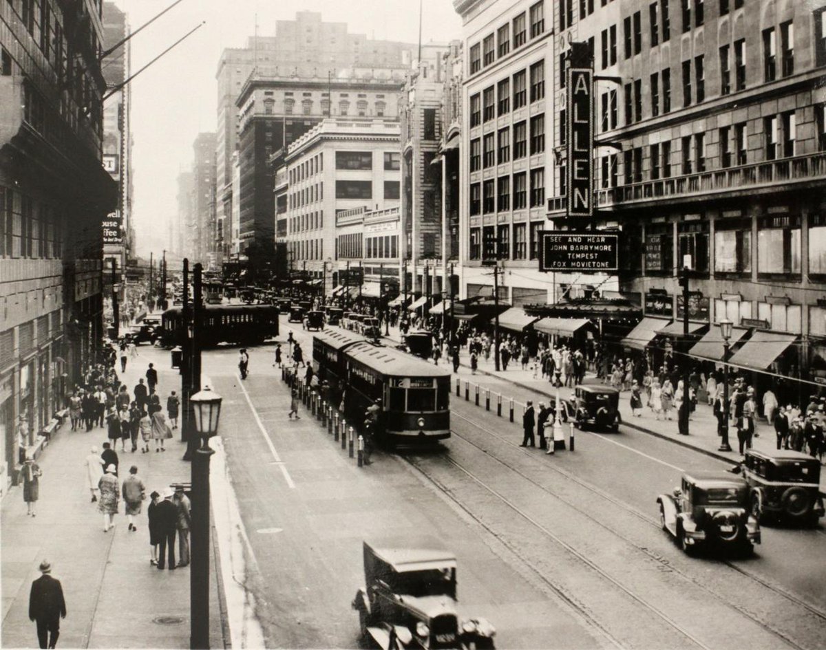 TakeaHikeCLE's tweet image. Weekend plans made easy! Take a Hike’s free Summer Series and Stroll Series offer the perfect way to explore Cleveland’s neighborhoods, history, and hidden gems. Join one, or make it a habit. Just bring your curiosity and Take a Hike! takeahikecle.com