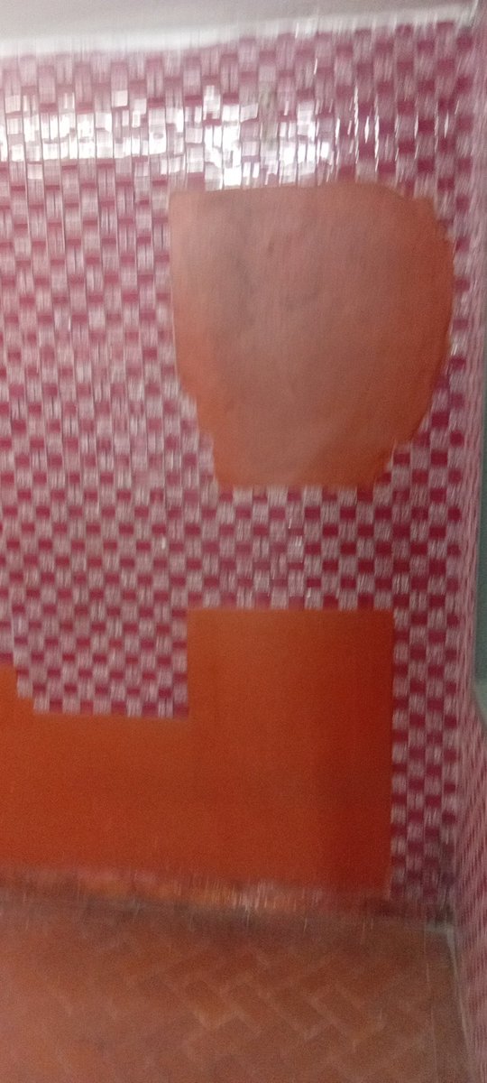 Julieta_Fem's tweet image. La escalera lleva un mes sin funcionar, eso sí, el Cristina vuelve lo taparon en tiempo récord. Inútiles y fachos. #LineaE @Emova_arg