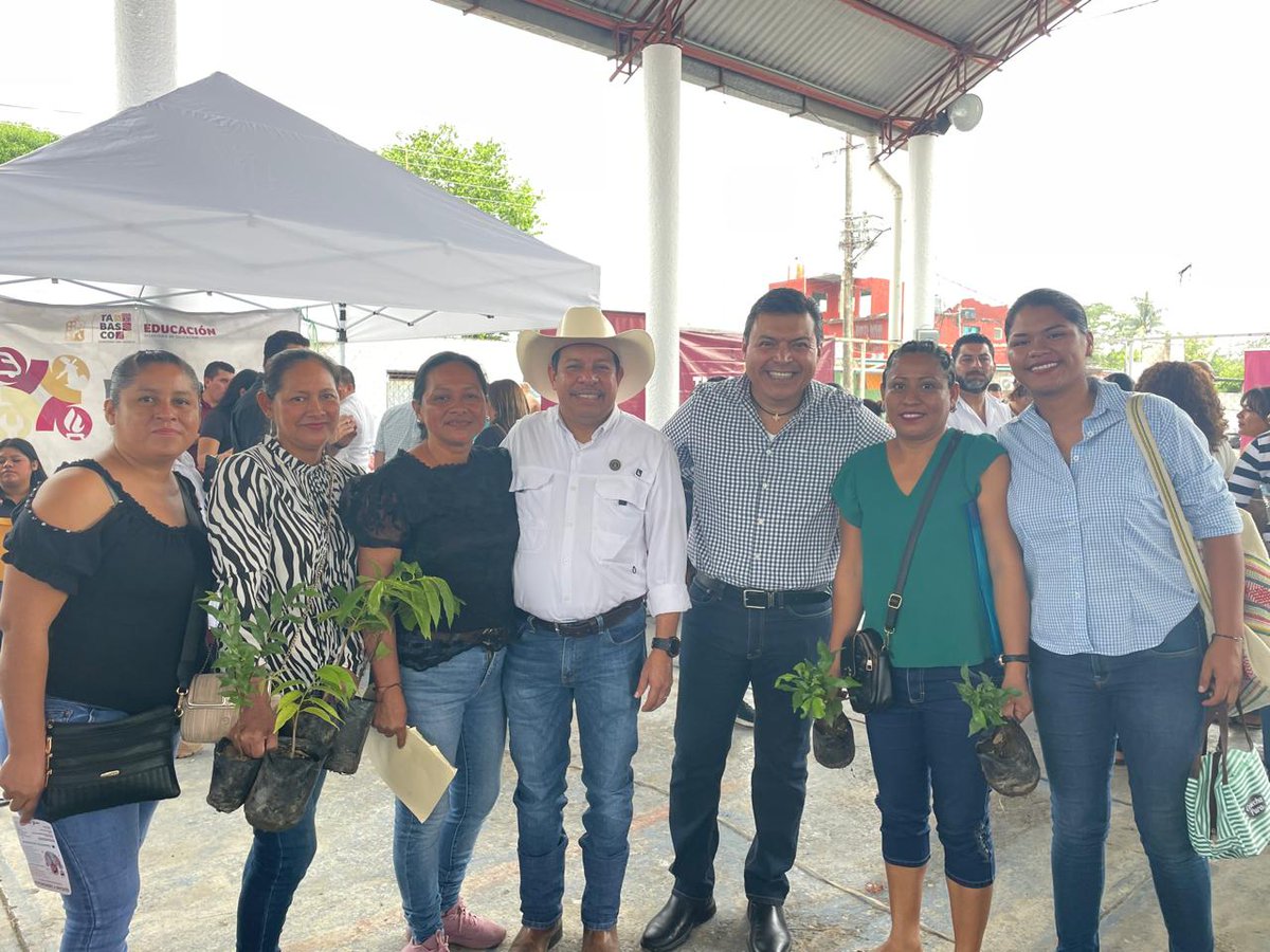 El Gobernador  Javier May R. llevó a cabo la Jornada en Territorio en Teapa. el Coordinador Estatal de Asuntos Religiosos, Héctor Raúl Cabrera, estuvo presente para atender a  la población, así como con la promoción de la libertad religiosa y el diálogo interreligioso.