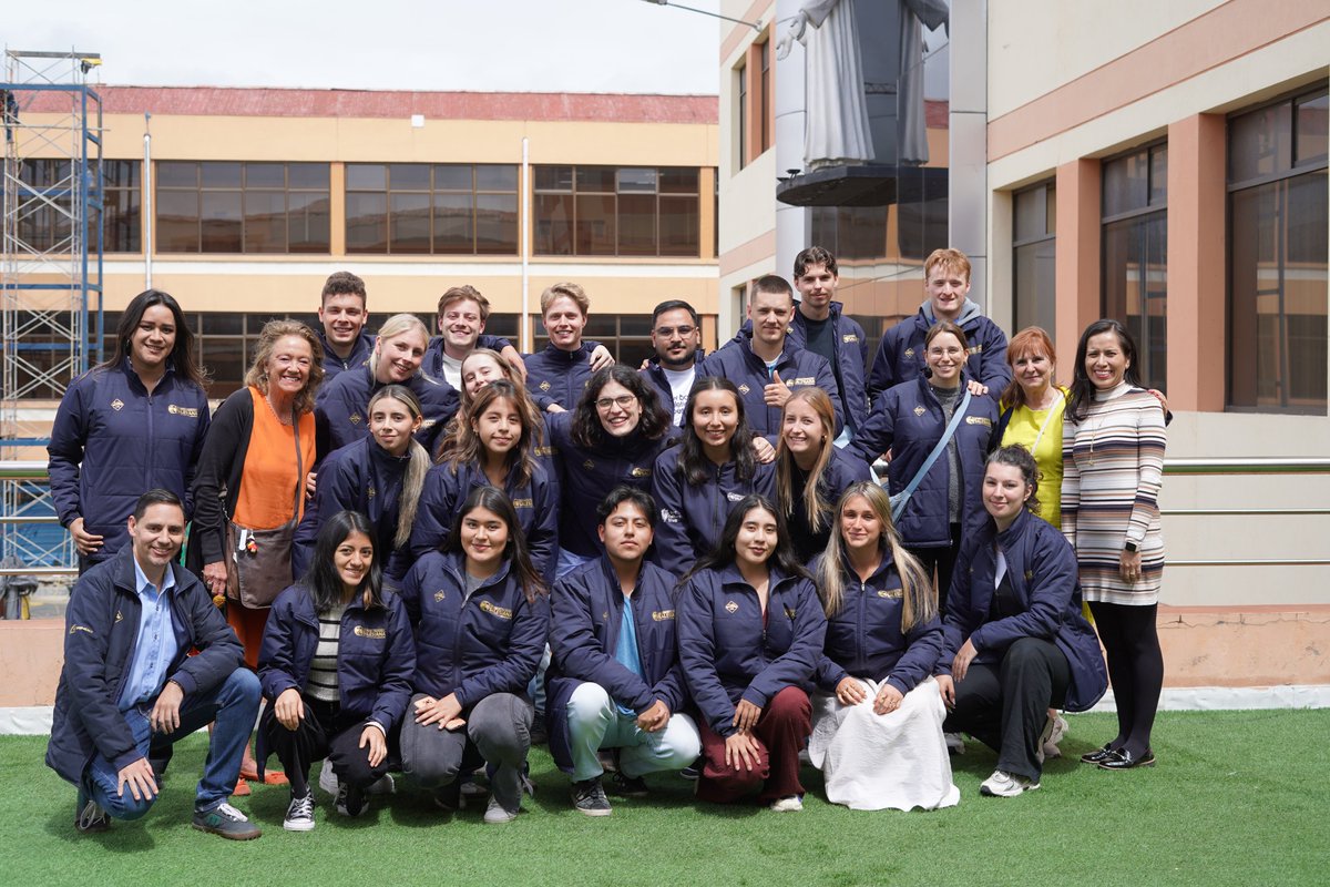 upsalesianaec's tweet photo. ¡Bienvenidos a la #UPS, delegación de la #UCLL de #Bélgica! 🇪🇨🇧🇪
🌏 Como parte del programa de movilidad estudiantil, recibimos con alegría a estudiantes y docentes de la University College Leuven-Limburg (#UCLL) de #Bélgica 🇧🇪, quienes junto a nuestros alumnos y docentes trabajarán en proyectos colaborativos.
🤝Durante esta semana, realizarán visitas académicas, talleres prácticos y actividades en diversas áreas, fortaleciendo la formación e investigación conjunta.
#UPSEcuador #UPSCuenca #UPSInternacional