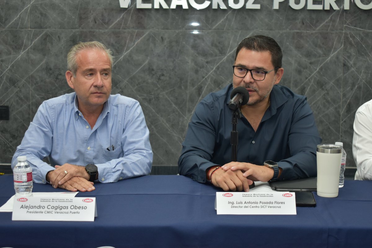 acagigasobeso's tweet photo. Sostuvimos una reunión con el Ing. Luis Posada, Director del Centro @SICT_Veracruz, y el Ing. Efrén López Blanco, Residente General de Conservación de Carreteras. (1/2) 

#CMICVeracruz #Infraestructura2025 #SICT #AlianzasEstratégicas #ConstrucciónConFuturo https://t.co/w5zViwxtzJ