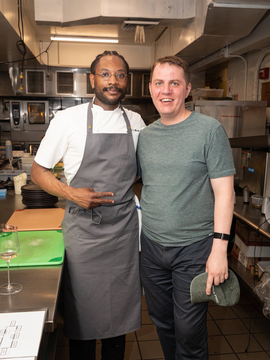 rethinkfood's tweet image. This week, we welcomed Chef Charlie Mitchell and his incredible team to our Service Dinner Series. A night of purpose, connection, and unforgettable food. 💚 Huge thanks to the Saga and EMP teams, we’re just getting started. Thanks @ultraclay for the pictures.