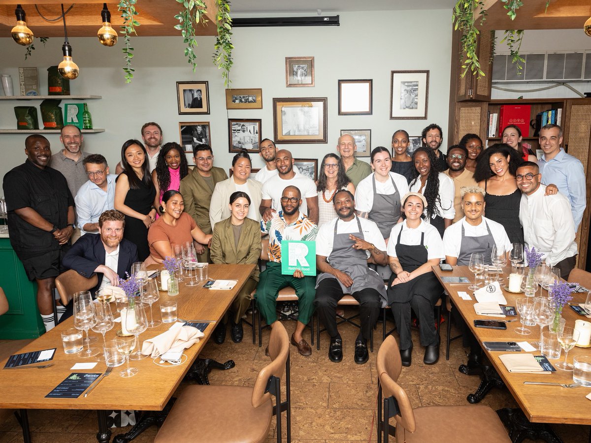 rethinkfood's tweet image. This week, we welcomed Chef Charlie Mitchell and his incredible team to our Service Dinner Series. A night of purpose, connection, and unforgettable food. 💚 Huge thanks to the Saga and EMP teams, we’re just getting started. Thanks @ultraclay for the pictures.