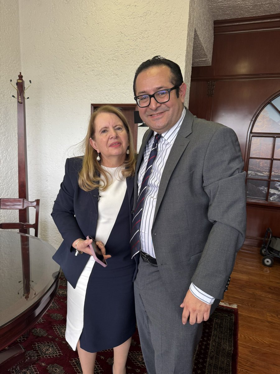 El día de hoy entrevisté a la ministra electa y en funciones <a href="/lorettaortiza/">Loretta Ortiz Ahlf</a>. Mañana la subo a El Chapucero.