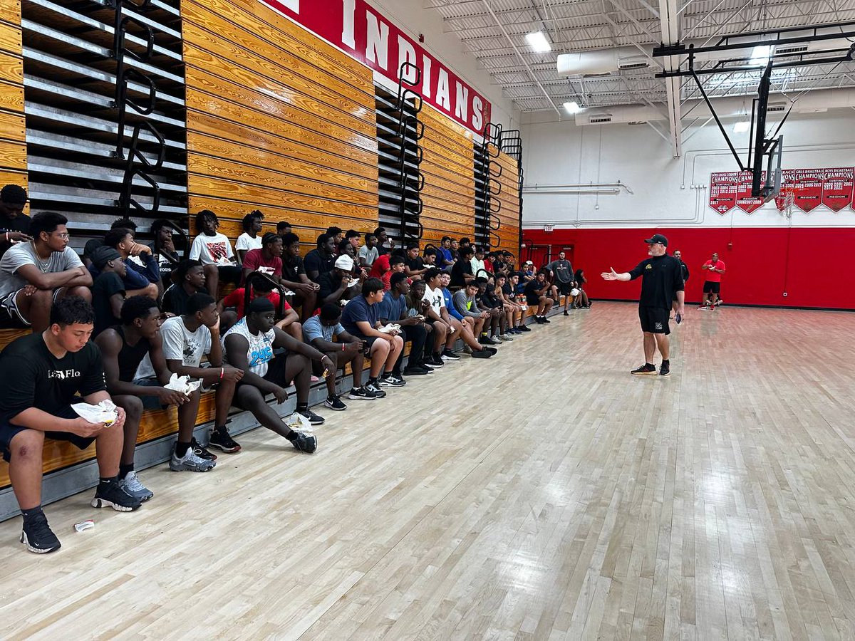 Finished another great week of summer workouts with food for those with perfect attendance and FCA being shared by Coach B. alongside the Immokalee Baseball team‼️
#BELIEVE 
#COMMITTED 
#REFINED 
#REDWOOD