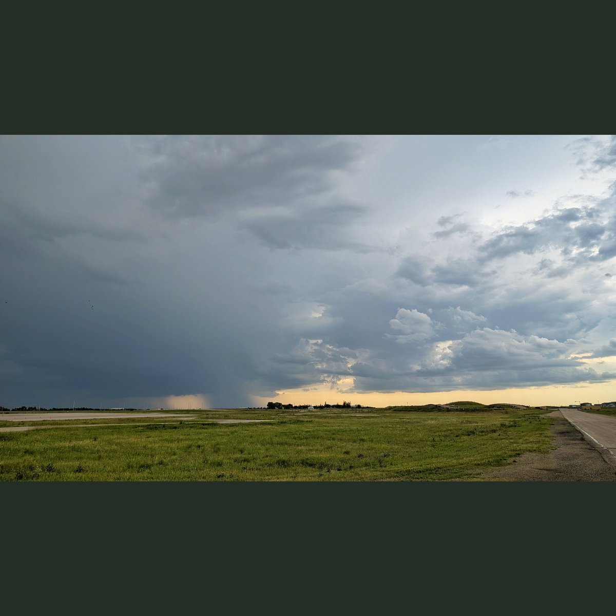 #skstorm #yqr looking gloomy SE at 1530h June 26 quite the little downpour out there.  Crossing fingers it stays SE of city.