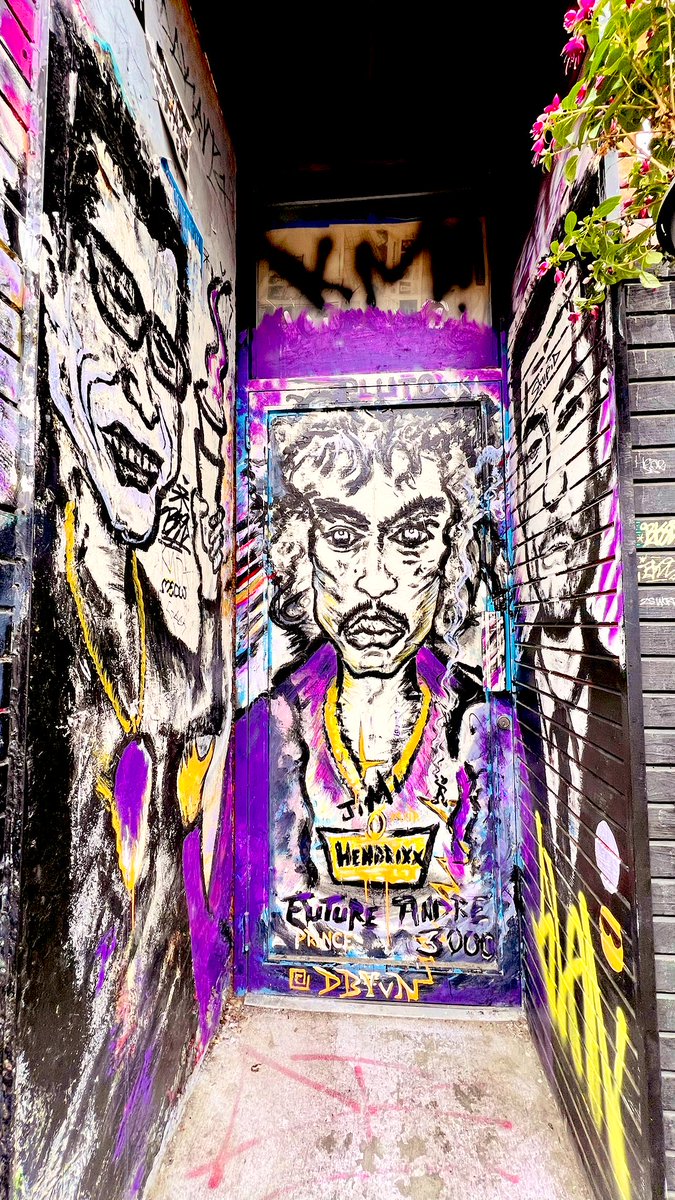 FatimaGohar786's tweet image. Through my phone lens, I found Toronto’s heartbeat — in every street, sunset, and stolen moment.

❤️📷 #TorontoLove #CityMagic

PC: @FatimaGohar786