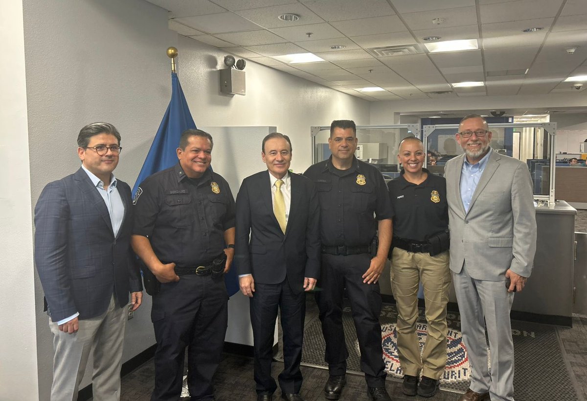 Agradezco a las autoridades estadounidenses del Aeropuerto Internacional de Phoenix sus atenciones.