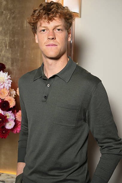 TheTennisLetter's tweet photo. Jannik Sinner arrives at a private dinner at Clairidges, hosted by Gucci, in his honor. 

🇮🇹🦊 https://t.co/VD4IavBlDg