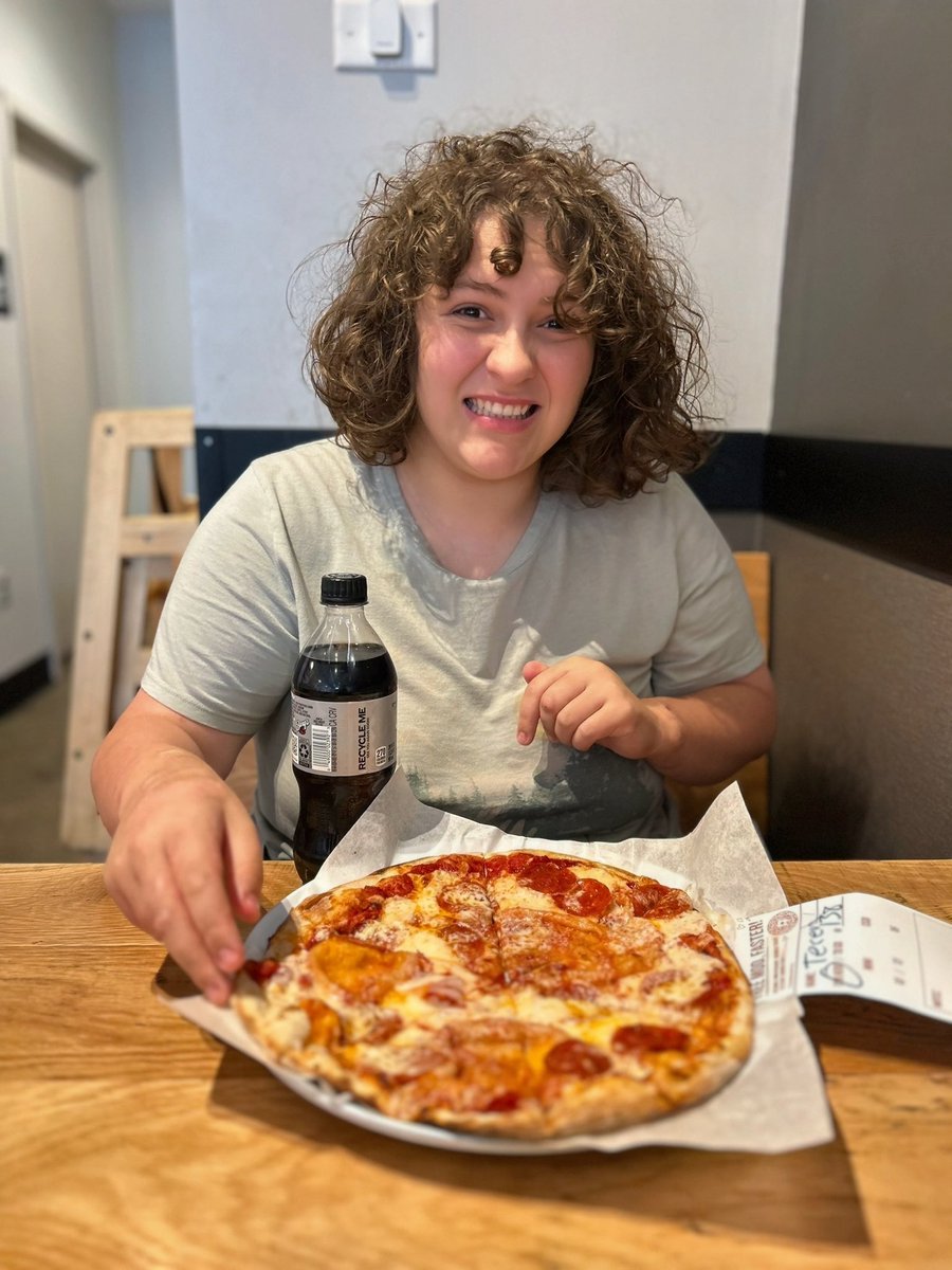 ZolaInRecovery's tweet photo. She’s just so cute. Shoutout to the Mod Pizza crew in Lewiston, ID., for being patient and taking their time with her while she ordered. 💜
#ModPizza #AutismAcceptance #AutismAwareness #Inclusion https://t.co/w3SJq5NqwI