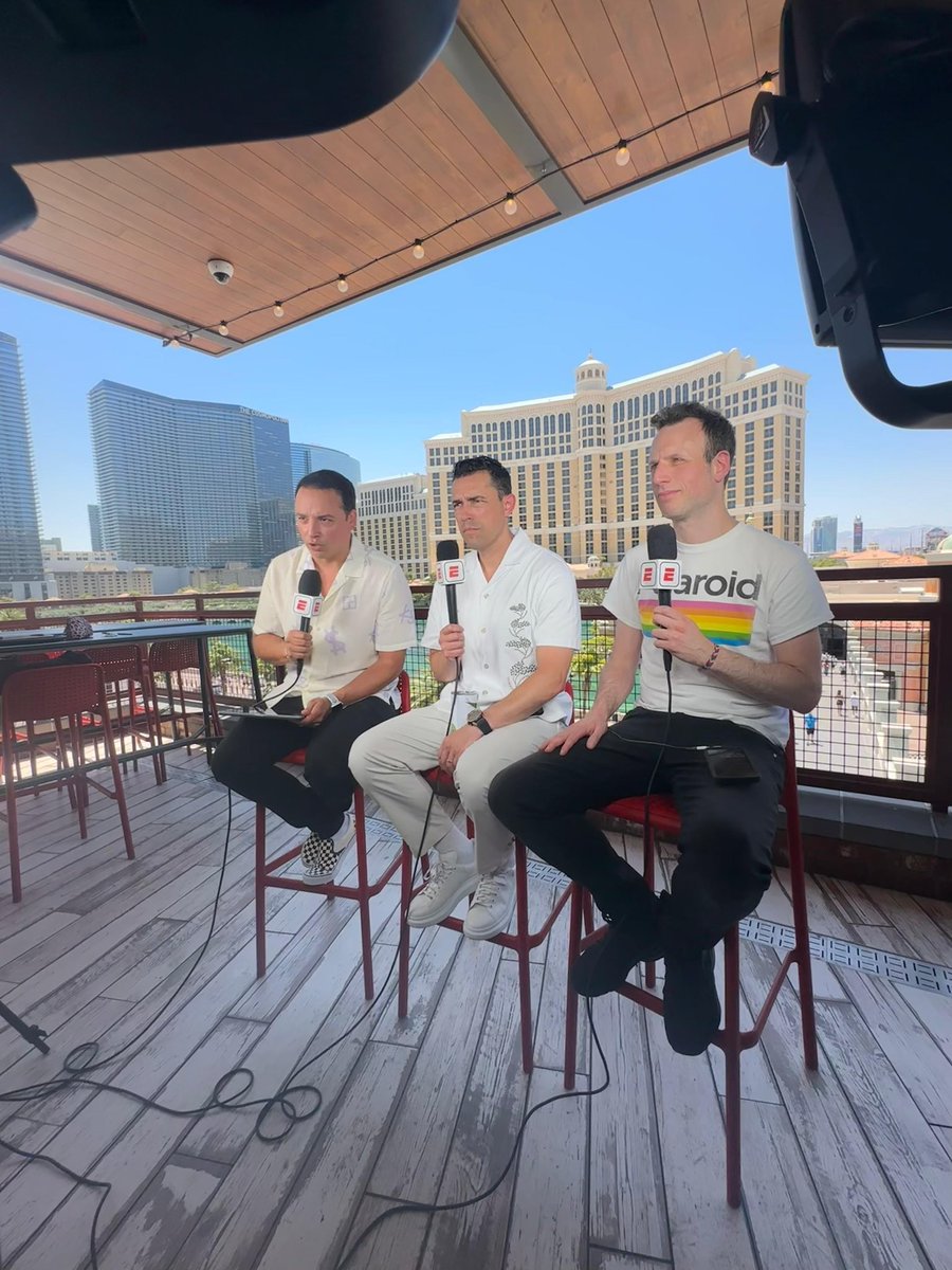 El verano de escándalo de <a href="/ahoraonuncaespn/">Ahora o Nunca ESPN</a> ha llegado a Las Vegas para #UFC217 y la banda de YouTube ha traído a <a href="/barakfever/">Barak Fever</a> por primera vez a la ciudad del pecado.

<a href="/herculezg/">herculez gomez</a> <a href="/pilarperezr/">Pilar Pérez</a>