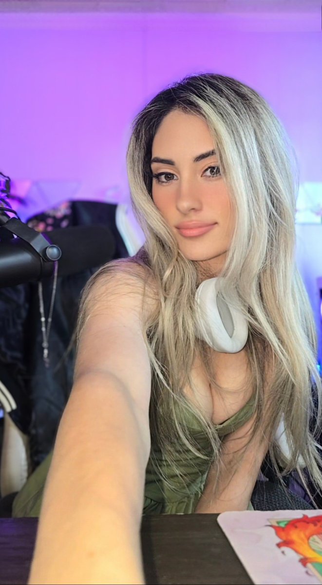 Sw33tsTTV's tweet image. Today we try a new dating Sim!! Do you think I&apos;ll be a good dater??✨💜

Check it out on
Twatch me on tweetch // SW33TS_