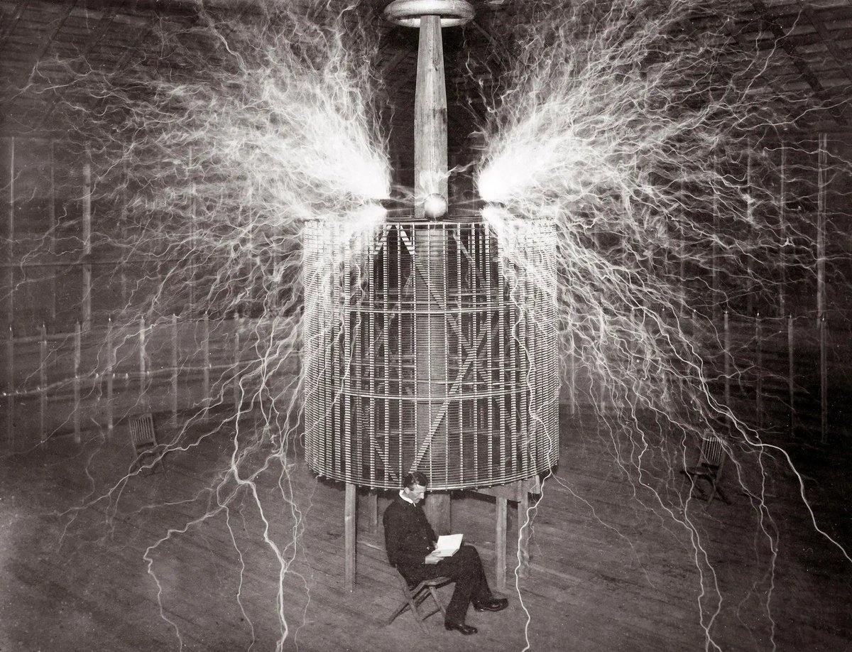 Art_Design_Ai's tweet image. While it looks like Tesla is just chilling there reading a book amidst all that high-voltage chaos, the reality is a bit more... staged. This iconic photo was actually a composite image created by Tesla's photographer, Dickenson V. Alley, by taking a double exposure. Alley took…