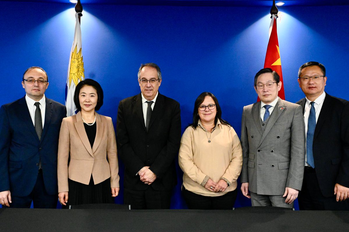 MEC_Uruguay's tweet photo. 📣 V Comisión Mixta Entre China y Uruguay de Ciencia y Tecnología (#Commix)
🇨🇳 🇺🇾 Este ámbito constituye el mecanismo formal a través del cual se aprueban los programas bilaterales entre ambos países, y es coordinado por sus respectivas Cancillerías, siendo las contrapartes el Ministerio de Ciencia y Tecnología de China (#MOST) y el MEC.
Las #Commix permiten evaluar el estado actual de la cooperación y establecer líneas de acción futuras.
👉 A la fecha se han realizado cuatro instancias: en 2009 (en China), 2017 (en Uruguay), 2019 (en China) y 2022 (en formato virtual).