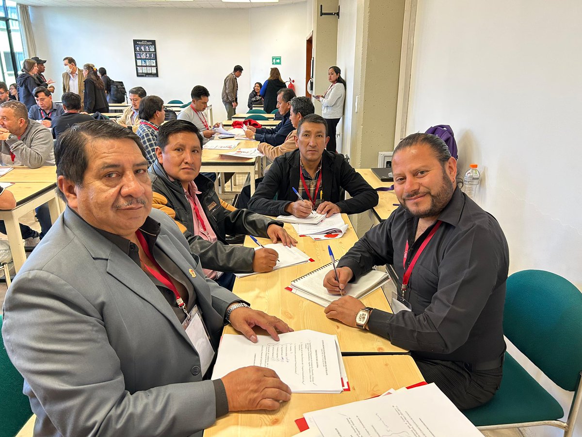prensaceosl's tweet photo. 🔴 ¡Hoy arranca el Congreso de FETRALPI!
Las y los trabajadores organizados de Pichincha se reúnen para debatir la crítica situación del país, sus efectos en los derechos laborales y los desafíos para garantizar la libertad sindical.
#Fetralpi #Pichincha https://t.co/Hp2e2IeOk5