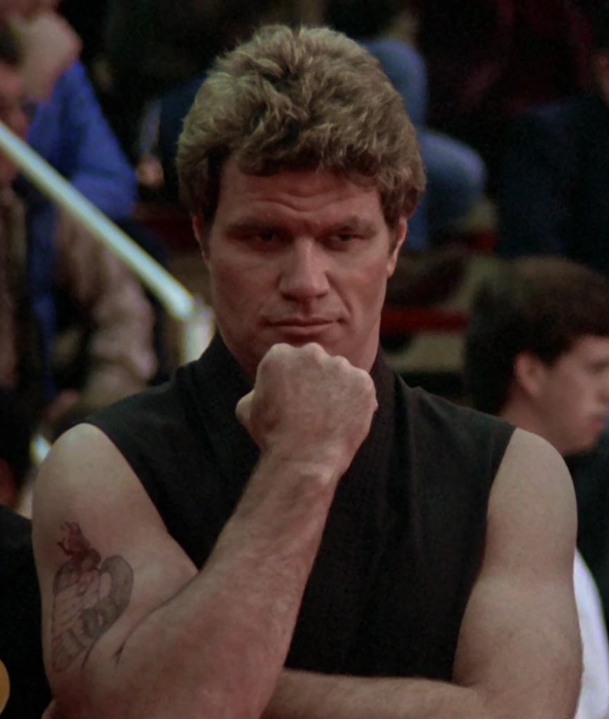 SteveBrown_sb's tweet image. 🚨David Moyes is set to appoint American coach John Kreese as his new set piece coach, replacing Charlie Adam. #EFC 🔵🇺🇸