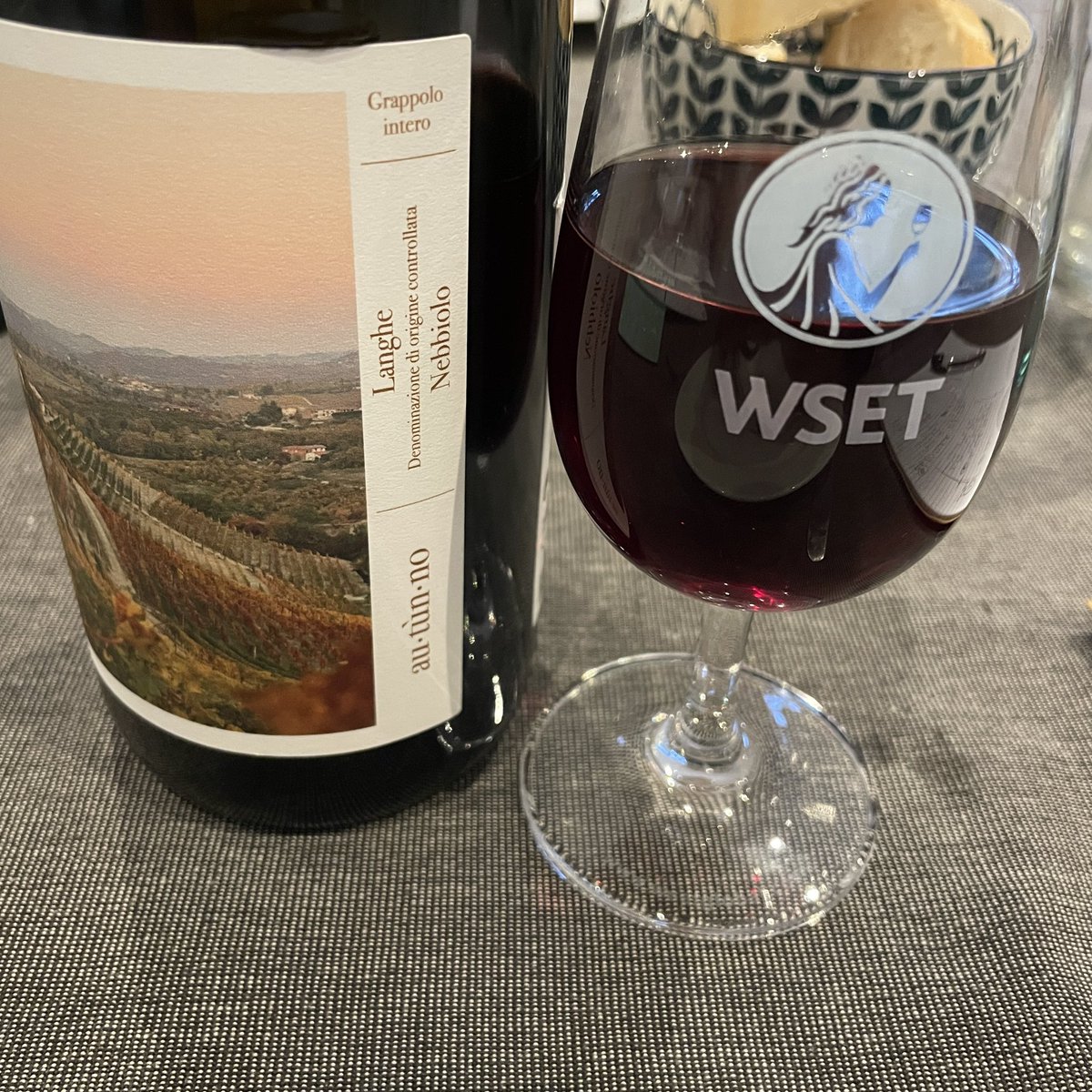 8 Wine Mates tweet media