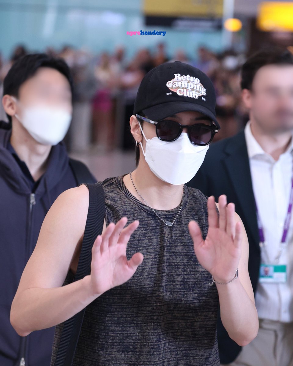 250026 LHR

cool guy in London 😎

#WayV #威神V #웨이션브이 #Hendery #黄冠亨 #헨드리
