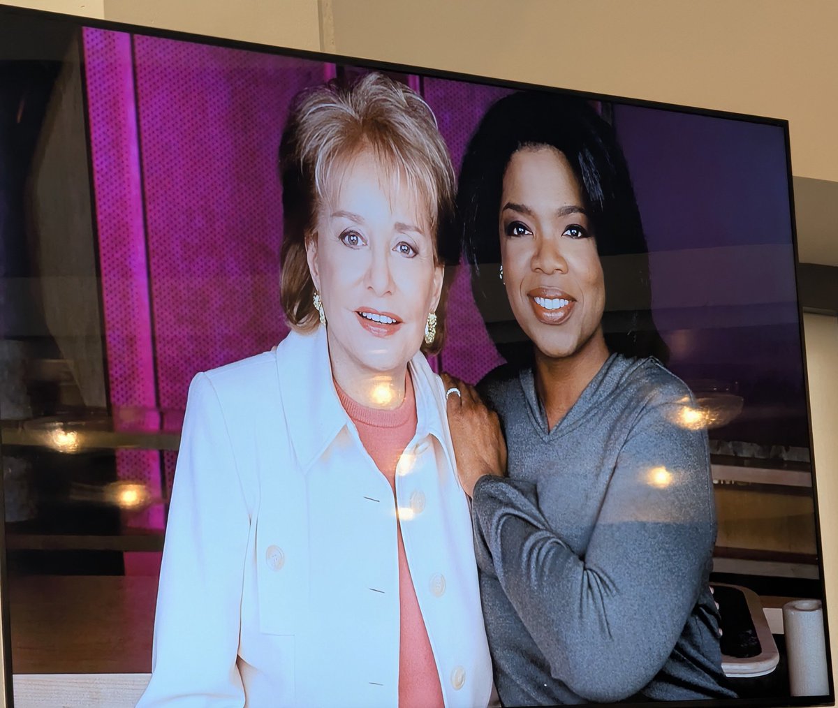 bcscomm's tweet image. My current situation. Screening of the documentary "Barbara Walters: Tell Me Everything." An @abcnewsstudios production, airing on @hulu.