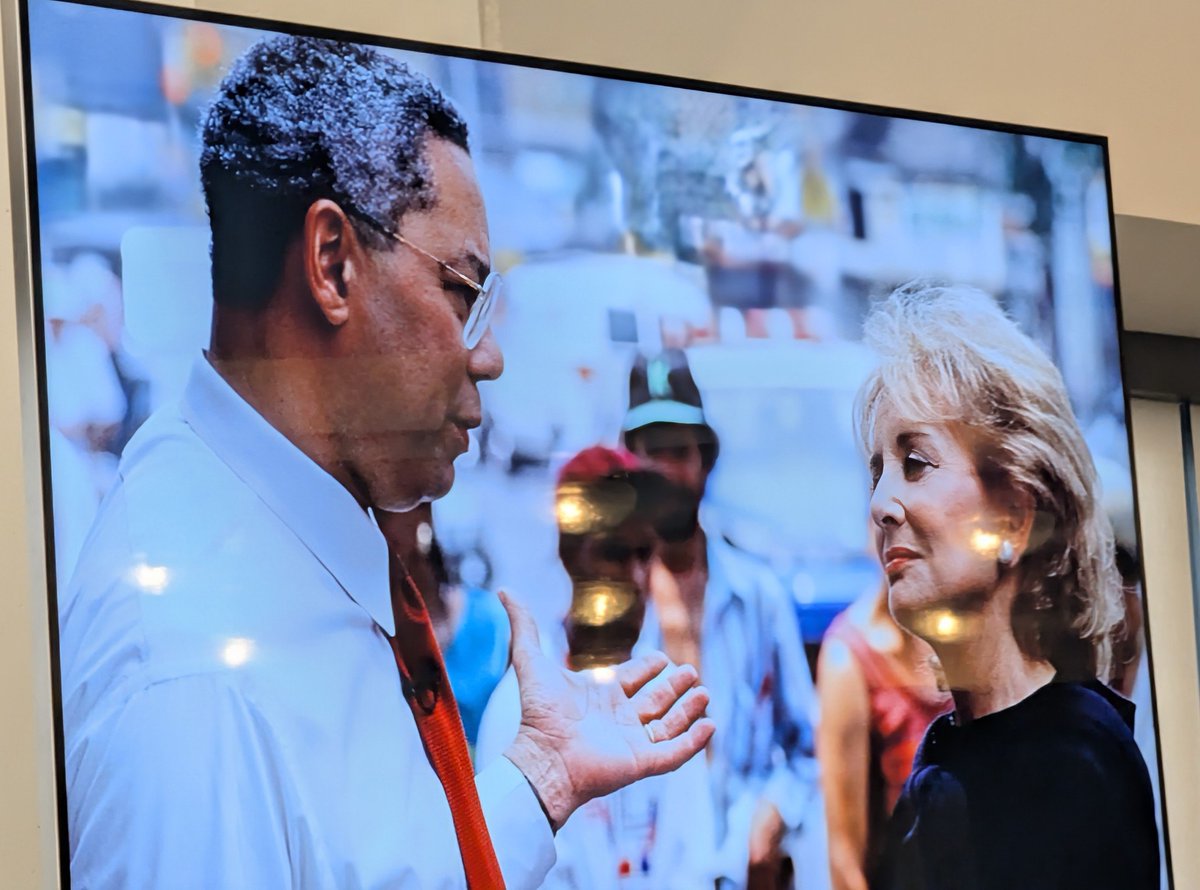 bcscomm's tweet image. My current situation. Screening of the documentary "Barbara Walters: Tell Me Everything." An @abcnewsstudios production, airing on @hulu.