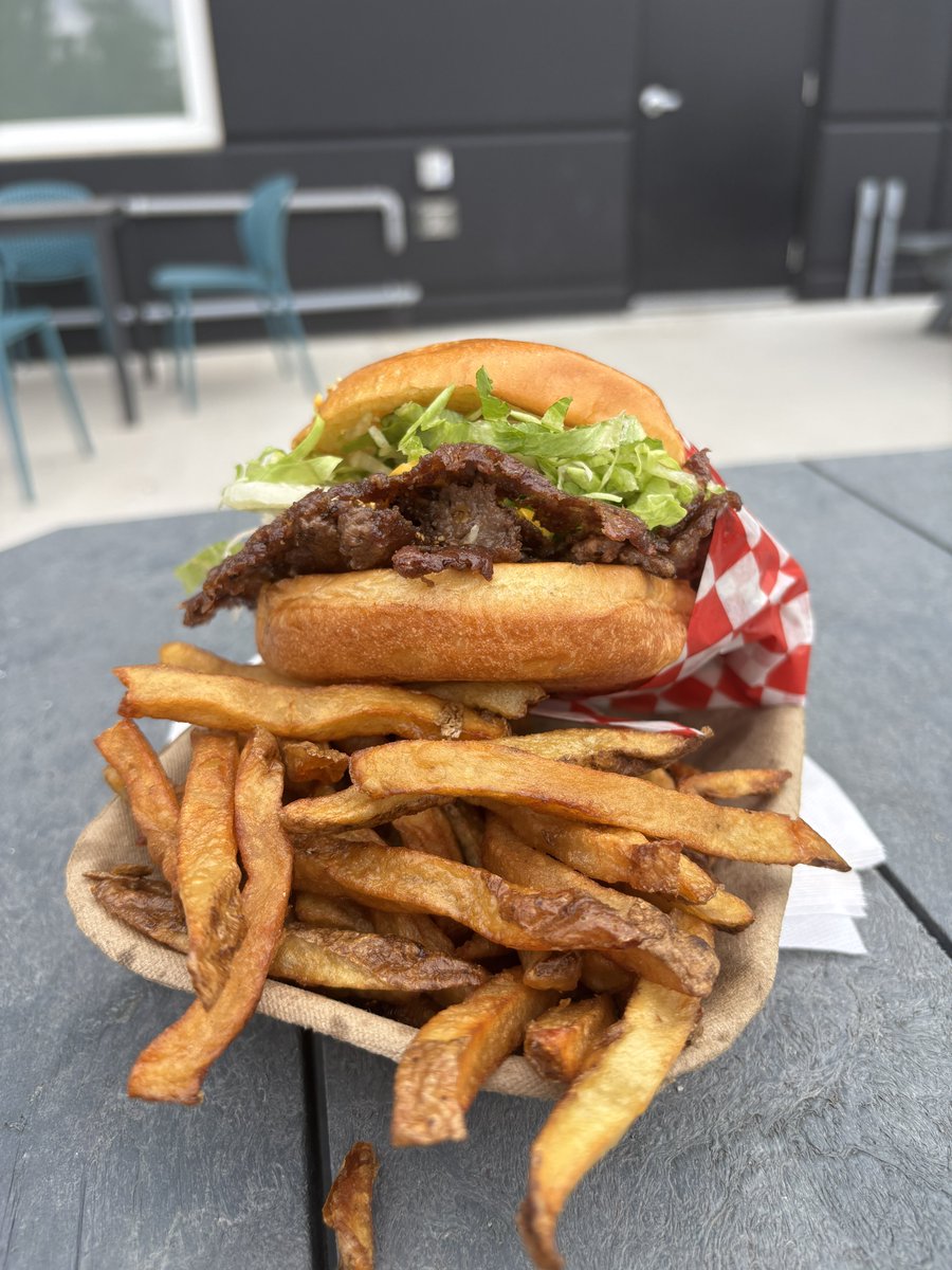 it’s weird when it’s 40 degrees one day and 18 degrees the next. the burger from Bud the Spud was really good though 👏🏼