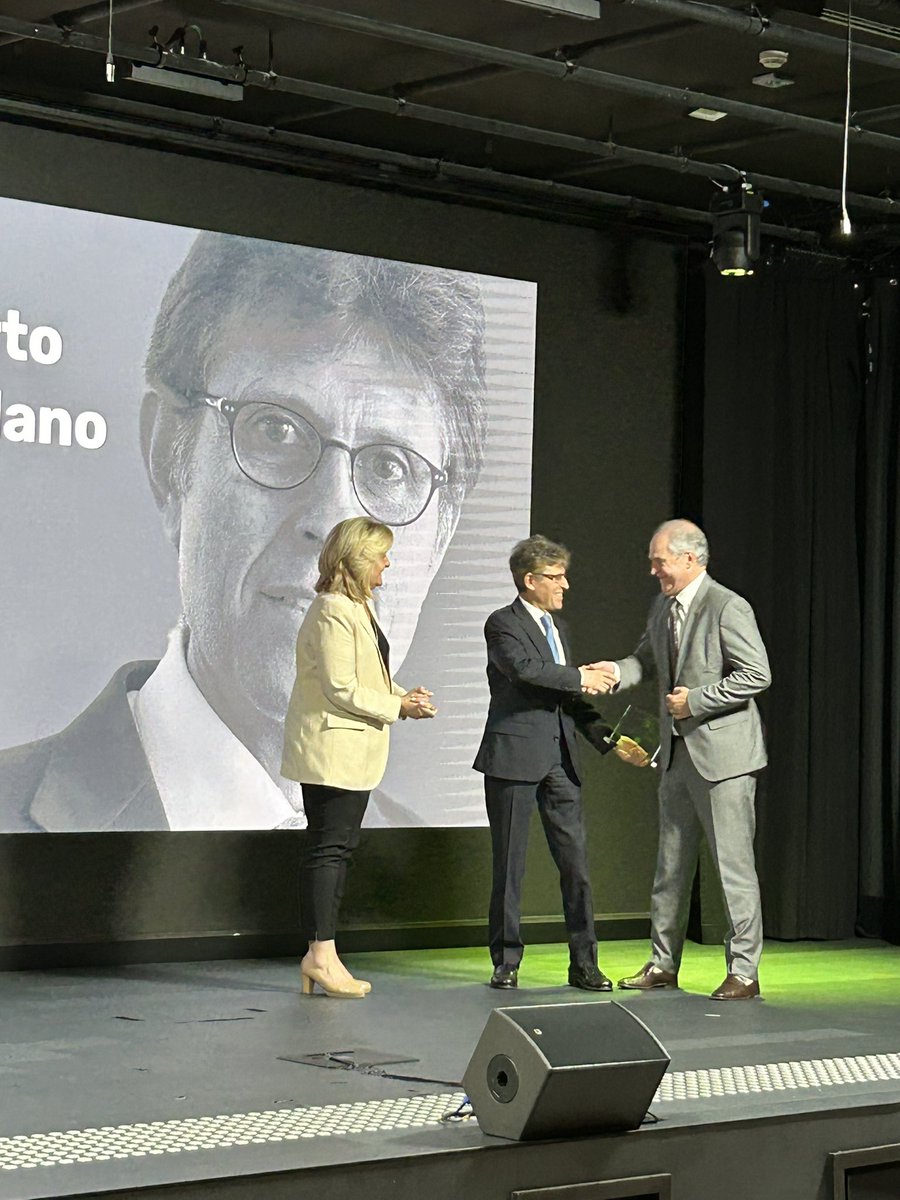 🟢 Acaba de finalizar la entrega de los #PremiosInnovaciónSocial2025 de la Fundación <a href="/BidaFarma/">Bidafarma</a> . Una edición que reconoce proyectos que cuidan, transforman y mejoran vidas.

💚 Gracias a todas las entidades premiadas por vuestro compromiso.