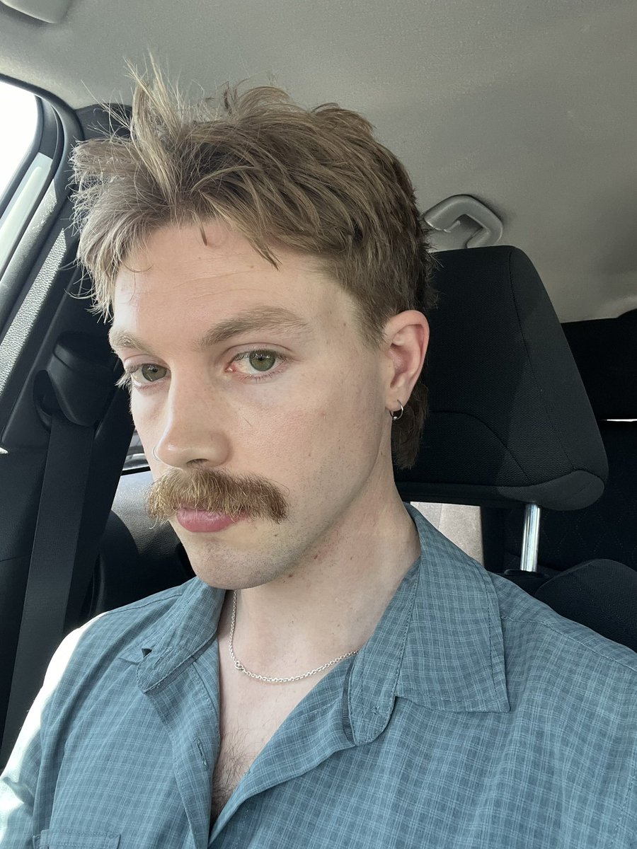 kadebelike's tweet photo. HAIRCUT HAIRCUT https://t.co/AYlislttOD