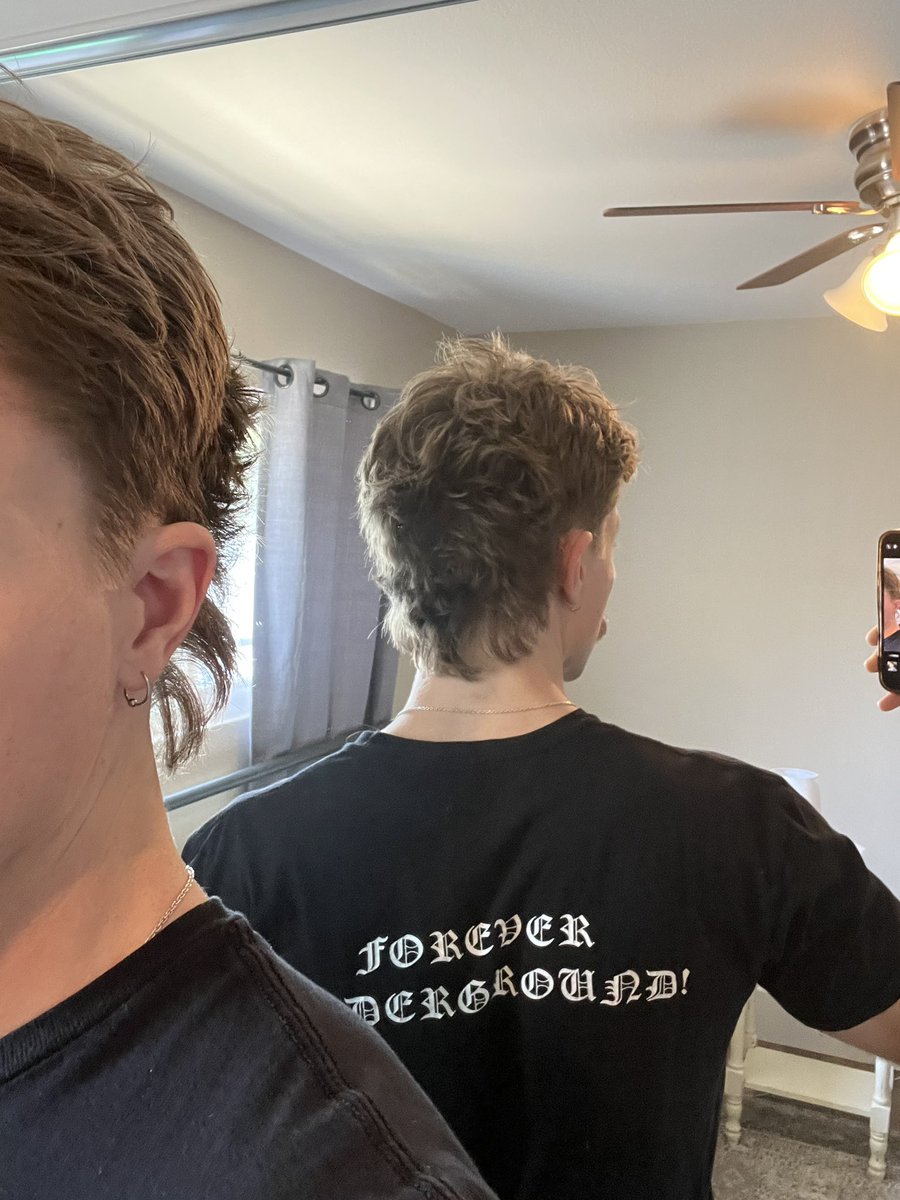kadebelike's tweet photo. HAIRCUT HAIRCUT https://t.co/AYlislttOD