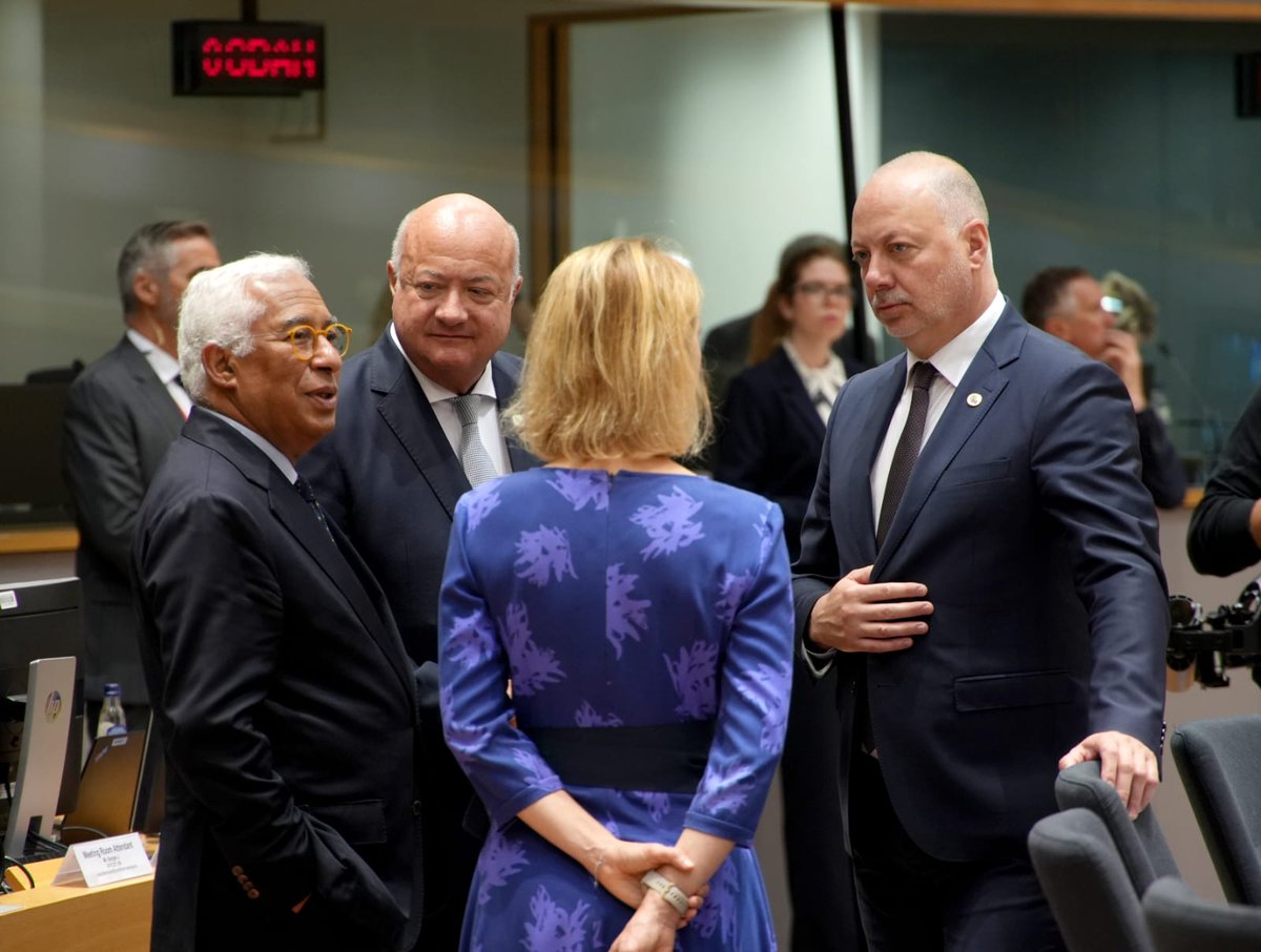 R_JeliazkovPM's tweet image. The @EUCouncil welcomed 🇧🇬‘s fulfillment of all the criteria for joining the Eurozone.
The colleagues applauded Bulgaria for its efforts. The Council approved the proposal of the @EU_Commission for Bulgaria to adopt the euro from 1.01.2026.
Thank you for the support!