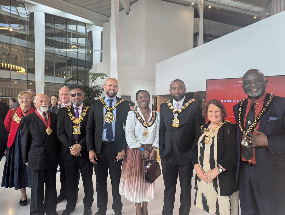 AhmedWHL's tweet image. A fantastic day where I:
⚪️ Attended the Armed Forces Day flag raising service at City Hall
⚪️ Attended an event at Sophia House, meeting many of our Windrush elders
⚪️ Attended the Annual Dance Giants show, performed by the very talented students in Haringey