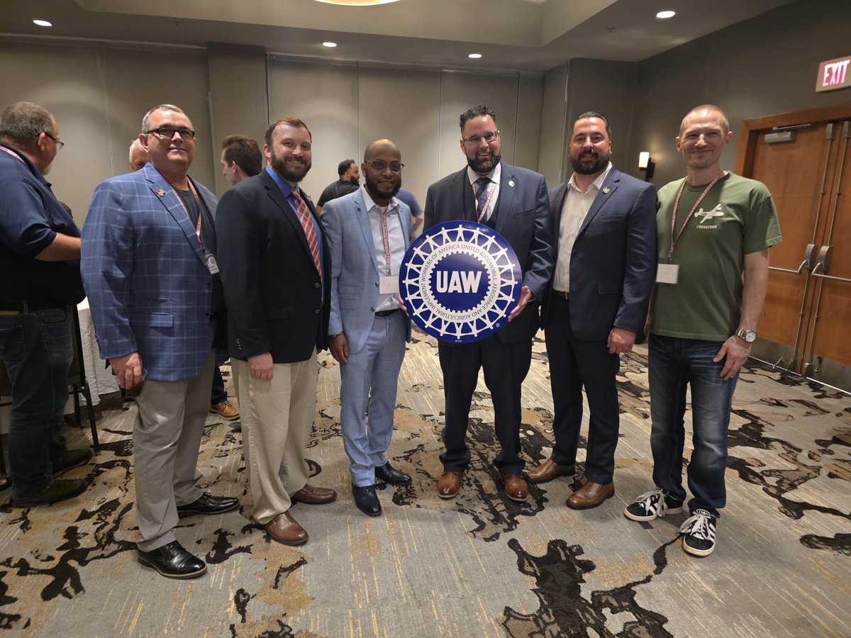 UAWregion9's tweet image. 🛠️UAW Region 9 PA CAP Delegates kicked off the month with a powerful Meet & Greet alongside our UAW Region 9 Champions in elected office! 💬 WE SUPPORT THOSE WHO SUPPORT US. From the shop floor to the halls of government, solidarity drives change. 💪
#UAW#Solidarity