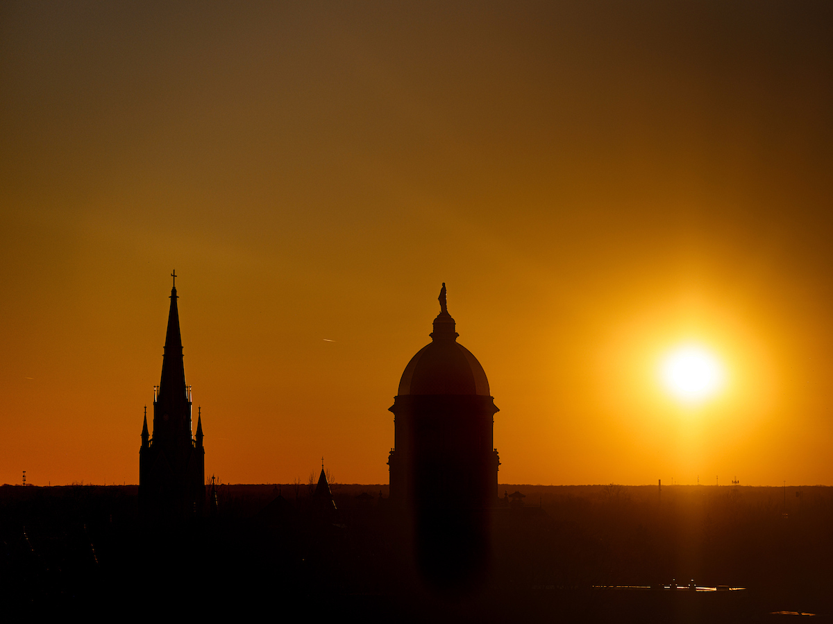PhotosND's tweet image. Imagine looking at this view every day 😍
Upgrade your home or office decor with a campus scenic at photos.nd.edu.