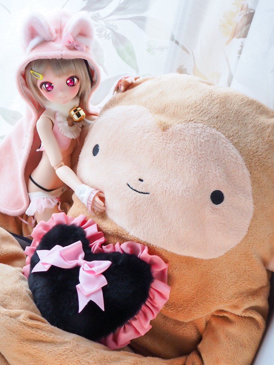 ユニ「ふもふもだよ〜♪♪」
#もしよかったらぬいぐるみを抱っこするドールを見せてください

フモフモさんはいいぞ！！
#緋星服 #MDDはいいぞ #いちごっ娘