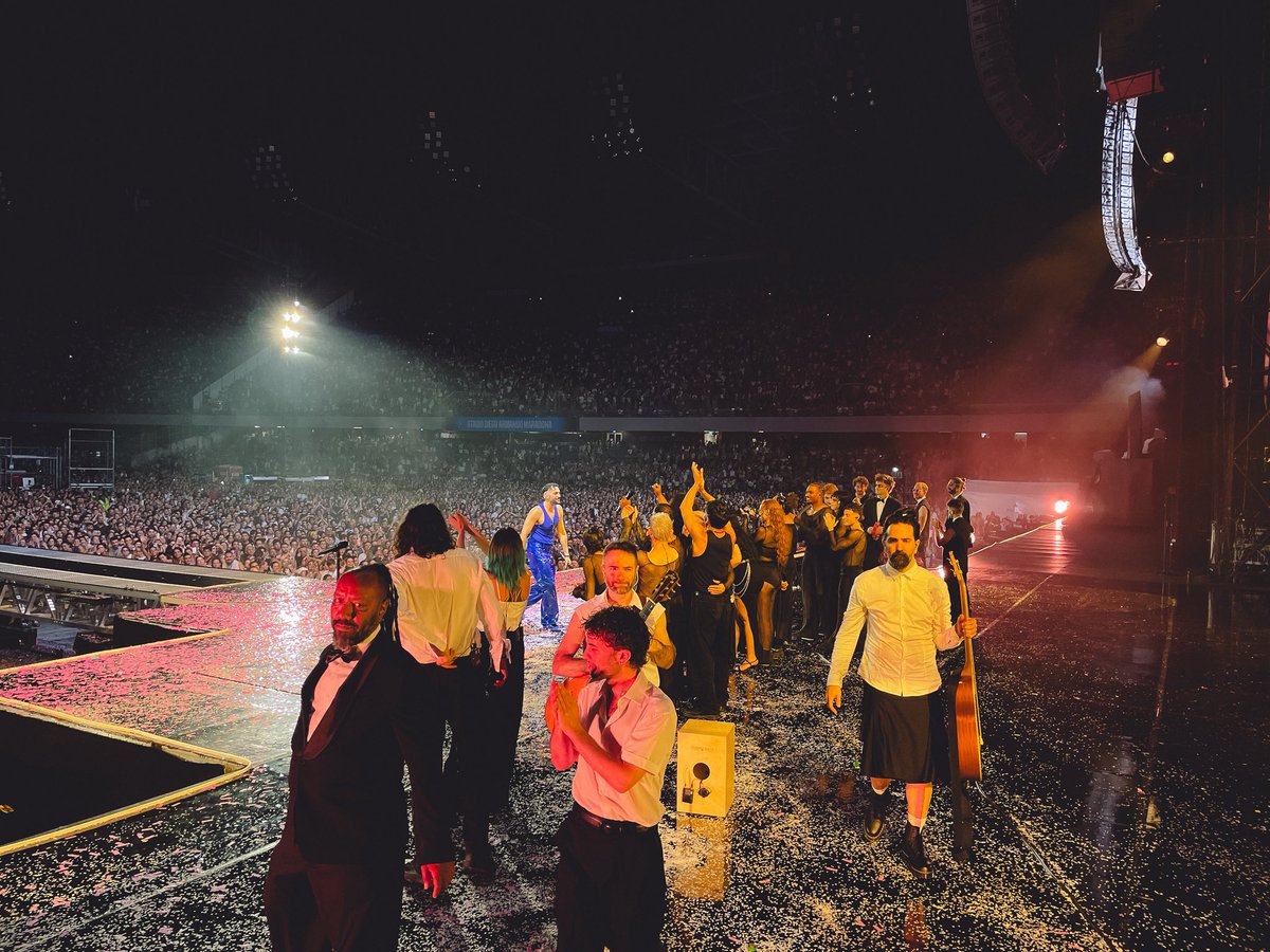 STO BENE A NAPOLI ❤️
#MarcoNegliStadi2025