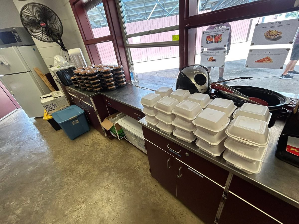 PearlandOilers's tweet image. Thank you to our awesome parents, coaches, and booster club for providing our hardworking Oiler Athletes with a nice little end of week snack!