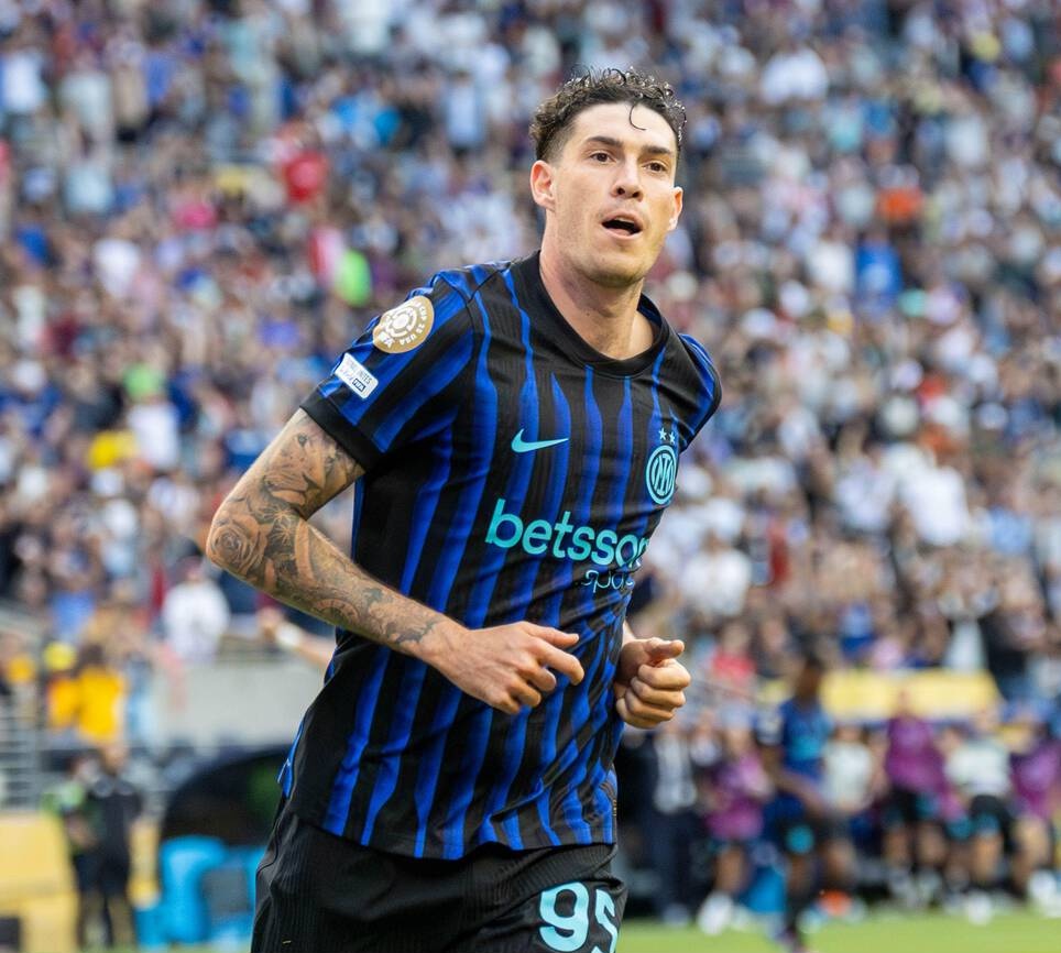 nerazzurriSoci_'s tweet photo. 𝐓𝐇𝐄 𝐁𝐄𝐒𝐓 𝐃𝐄𝐅𝐄𝐍𝐃𝐄𝐑 𝐈𝐍 𝐓𝐇𝐄 𝐖𝐎𝐑𝐋𝐃 https://t.co/zaTNiACorA