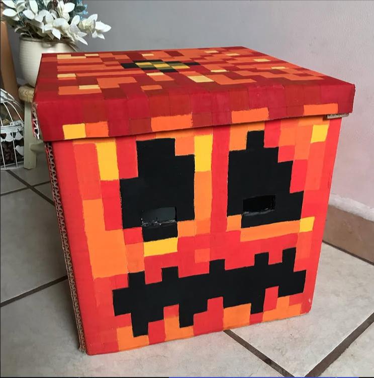 chismoon_25's tweet photo. Por si no se enteraron en mi insta, estuve arreglando y pintando una calabaza de #Minecraft que hice cajita, con mi gata (⁠ ⁠ꈍ⁠ᴗ⁠ꈍ⁠) https://t.co/gDIPI9hLEx