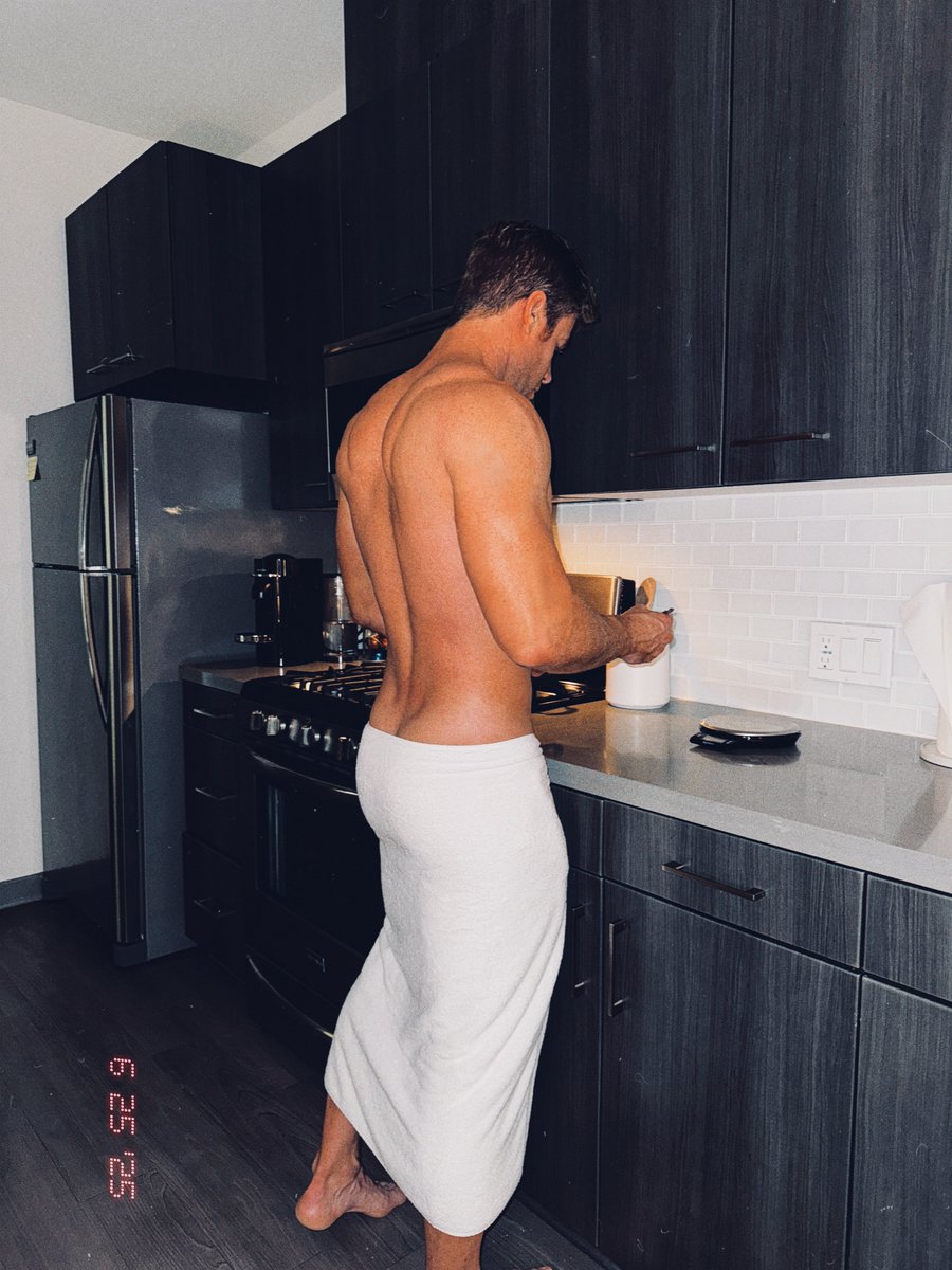 ParkerAngel's tweet image. Bring back disposable cameras 📸 What do you miss most about the 90s?? It’s the #TGIF lineup for me 📺