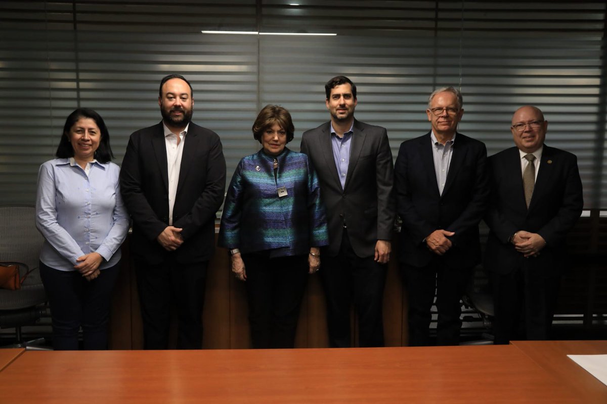 Encuentro junto a representantes de la Secretaría de Economía y las principales universidades de nuestro estado: TEC de Monterrey, UANL, UDEM y U-ERRE.
Con el propósito de fortalecer la vinculación entre las áreas académicas y los desafíos del entorno económico de Nuevo León.