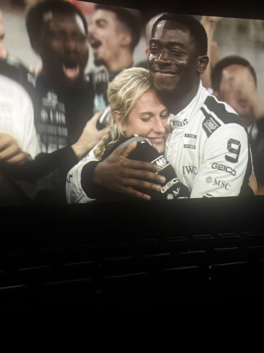 FLAGGED32🎭 tweet media