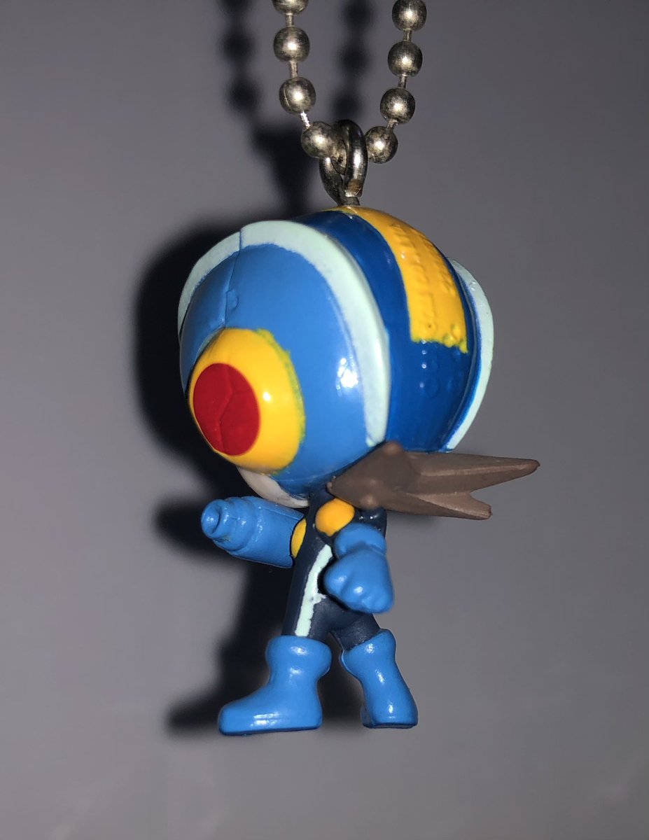 RockmanEXEZone's tweet image. A look at a Rockman EXE keychain from Bandai’s 2015 Rockman Swing line (ロックマンスイング), based on a Operate Shooting Star official artwork.
This keychain is notable for giving EXE brown colored hair and one of the first EXE merchandise to come out in the 2010s.