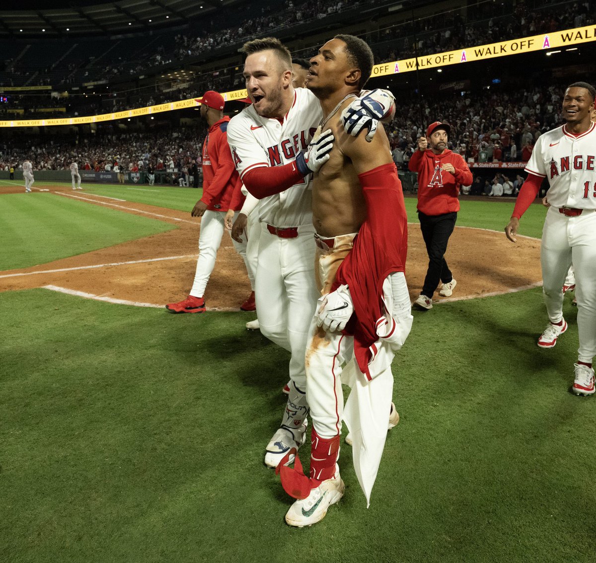 ClasslessVol's tweet image. The Mike Trout-Christian Moore aura transfer caught in 4k