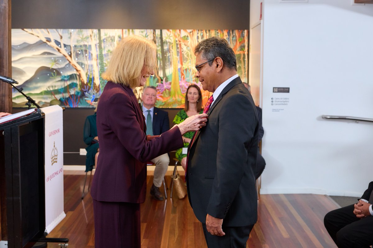 Earlier this year, we celebrated Gerry Turpin, Senior Ethnobotanist with the QLD Herbarium, for his impact on #qldscience. Now, we’re proud to share photos of Gerry receiving his Public Service Medal for pioneering work bridging Indigenous knowledge &amp; modern science 👏