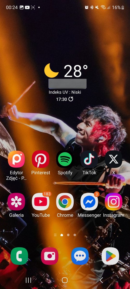 My life is a cycle of exchanging phone wallpapers from one drummer to another in an infinite loop bc it always ends either in lars ulrich or Josh dun