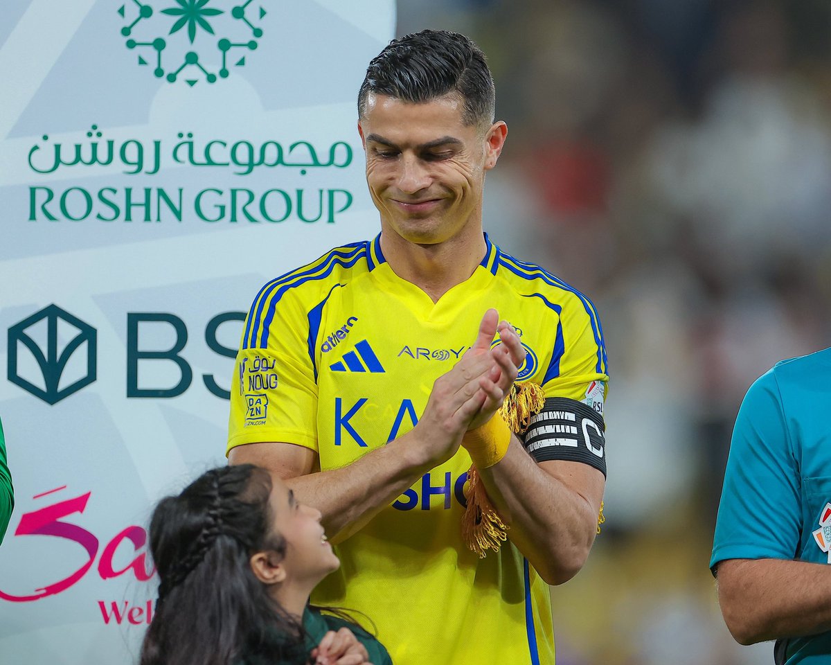 🚨🚨🚨🚨🚨🚨

الأسطورة كرستيانو رونالدو:

" قررت الاستمرار في النادي الذي أحبه؛ وهو نادي #النصر 💛 ".
