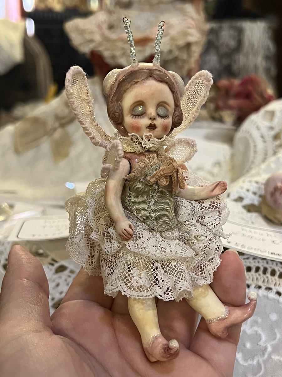 コルメキッサ⭐︎doll shop &art gallery(横浜市青葉区) (@kolmekissaa) on Twitter photo <a href="/haruhi_dolls/">haruhi</a> <a href="/toko_ogura/">おぐらとうこ</a> <a href="/hiderixox/">ヒデリ</a> <a href="/kuruparadise/">くるはらきみ</a> <a href="/moco324mooo_n/">もこ</a> <a href="/tomoekitaharano/">tomoekitahara</a> <a href="/himaraya/">あらゐけいいち</a> <a href="/pushigangan/">ホシ乃シホ</a> <a href="/seisenn1/">青 扇*seisen doll*</a> <a href="/originaldollen/">En *</a> <a href="/lillieinfo/">💐Lillie/🧸Yu-Ki</a> <a href="/703npapi/">富樫尚美</a> <a href="/_Re_Doll/">ほそ乃 梨恵 金魚たちの見る夢は2025</a> <a href="/nozerabbit1/">maiko</a> <a href="/nana_KATAMARI/">🕯️𝖙𝖆𝖓𝖓𝖆🕌𝖐𝖎𝖉𝖔🕯️</a> <a href="/yasmihitoyasmi/">木曜日</a> <a href="/MorinagaJunko/">純子</a> <a href="/hyssopbebe/">7/5~コルメキッサ企画展At.BeBe恭</a> <a href="/torico7/">to.ri.co</a> <a href="/NakasuZaizyu/">ꕤ零時ねねꕤ ⏰</a> <a href="/hiyomin2020/">森村ひとみ☆7/5〜金魚たちの見る夢は</a> YouTubeに作品紹介UPしました!
① youtu.be/6BTxc_QR7qU
② youtu.be/4v2zsbLa37c?si…
③ youtu.be/6MkE7Pua08c?si…
④ youtu.be/a_ffUEfJWx4?si…
4つに分かれてしまいましたが、短めなので、ご覧いただけると幸いです。
#コルメキッサ
#金魚たちの見る夢は2025
#創作人形
#絵画 <a href="/haruhi_dolls/">haruhi</a> <a href="/toko_ogura/">おぐらとうこ</a> <a href="/hiderixox/">ヒデリ</a> <a href="/kuruparadise/">くるはらきみ</a> <a href="/moco324mooo_n/">もこ</a> <a href="/tomoekitaharano/">tomoekitahara</a> <a href="/himaraya/">あらゐけいいち</a> <a href="/pushigangan/">ホシ乃シホ</a> <a href="/seisenn1/">青 扇*seisen doll*</a> <a href="/originaldollen/">En *</a> <a href="/lillieinfo/">💐Lillie/🧸Yu-Ki</a> <a href="/703npapi/">富樫尚美</a> <a href="/_Re_Doll/">ほそ乃 梨恵 金魚たちの見る夢は2025</a> <a href="/nozerabbit1/">maiko</a> <a href="/nana_KATAMARI/">🕯️𝖙𝖆𝖓𝖓𝖆🕌𝖐𝖎𝖉𝖔🕯️</a> <a href="/yasmihitoyasmi/">木曜日</a> <a href="/MorinagaJunko/">純子</a> <a href="/hyssopbebe/">7/5~コルメキッサ企画展At.BeBe恭</a> <a href="/torico7/">to.ri.co</a> <a href="/NakasuZaizyu/">ꕤ零時ねねꕤ ⏰</a> <a href="/hiyomin2020/">森村ひとみ☆7/5〜金魚たちの見る夢は</a> YouTubeに作品紹介UPしました!
① youtu.be/6BTxc_QR7qU
② youtu.be/4v2zsbLa37c?si…
③ youtu.be/6MkE7Pua08c?si…
④ youtu.be/a_ffUEfJWx4?si…
4つに分かれてしまいましたが、短めなので、ご覧いただけると幸いです。
#コルメキッサ
#金魚たちの見る夢は2025
#創作人形
#絵画