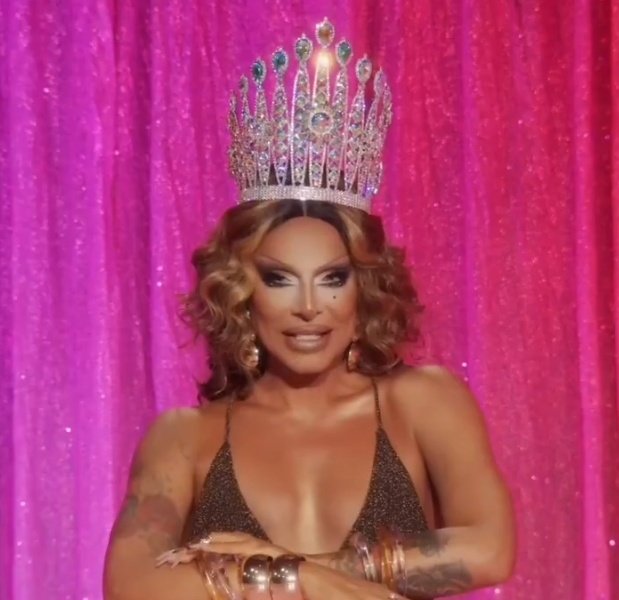 ryuuniversee's tweet image. Our rightful winner, finally CROWNED. Congratulations RAVEN
#Allstars10 #DragRace