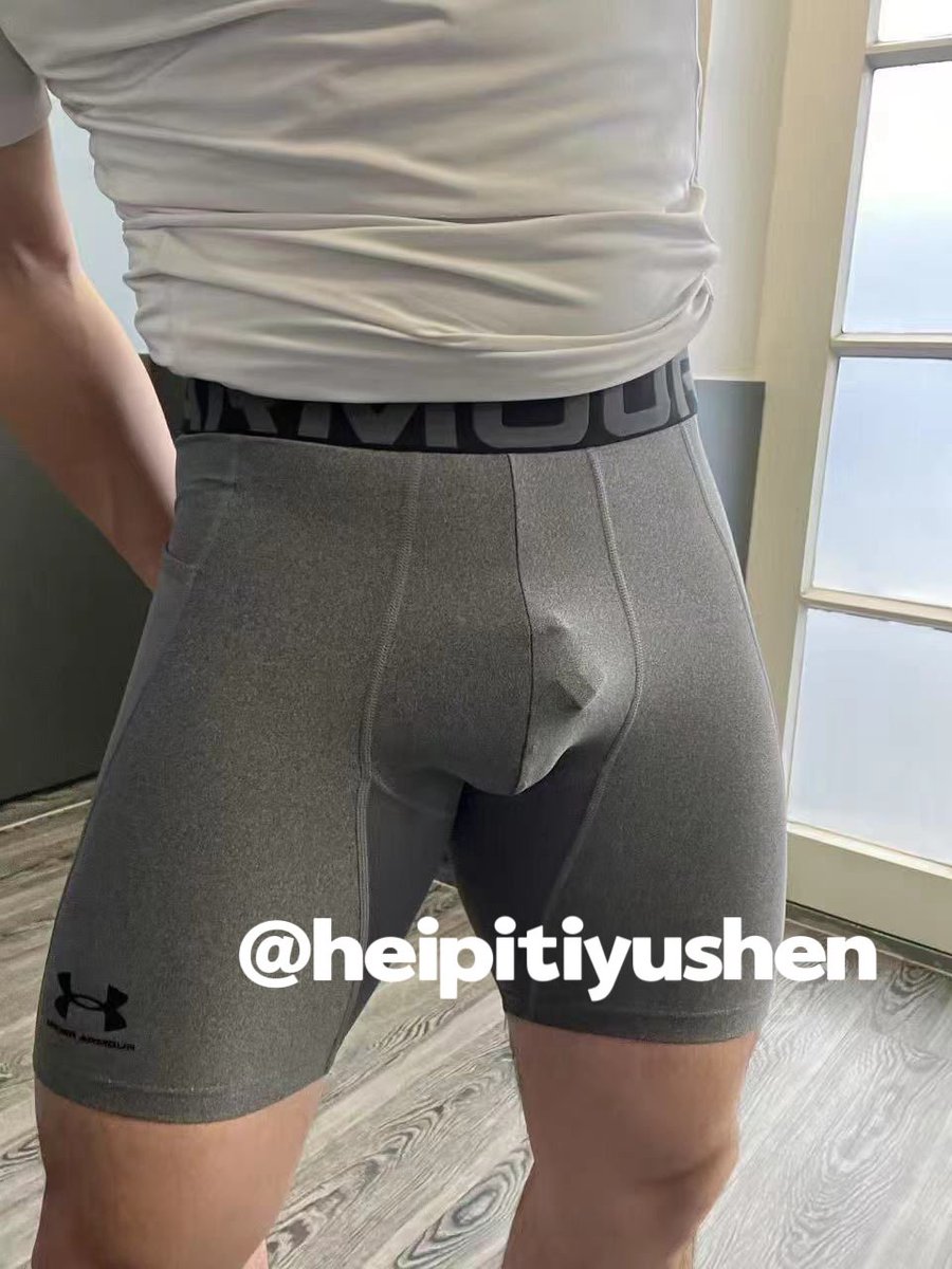 最近谈了个对象在深圳 高弹 带锁 正装
有想玩我们两个情侣m的？ 
我喜欢看你操我对象 我舔交接处👅
我们两个带锁在你脚底发骚 控制我们